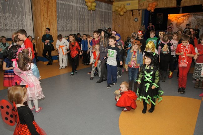 Światowe tańce w Stokrotce - fotorelacja