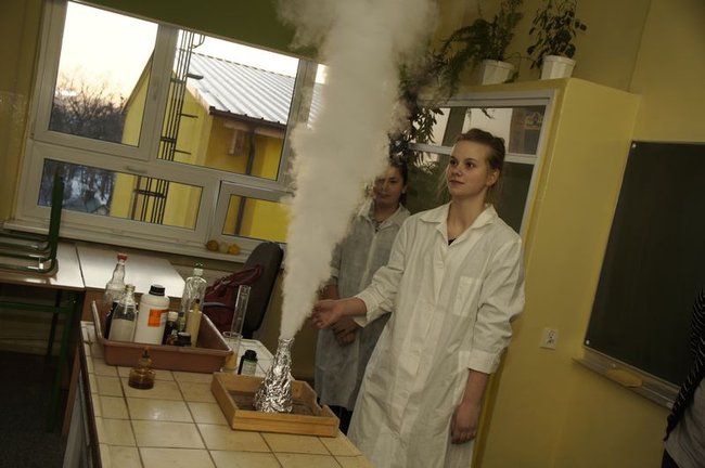 Przedstawienie na drzwi otwarte
