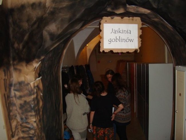 Hobbit nocą w katoliku