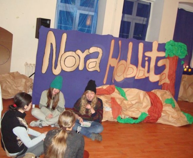 Hobbit nocą w katoliku