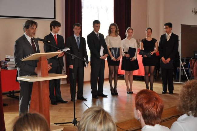 Licea żegnały maturzystów