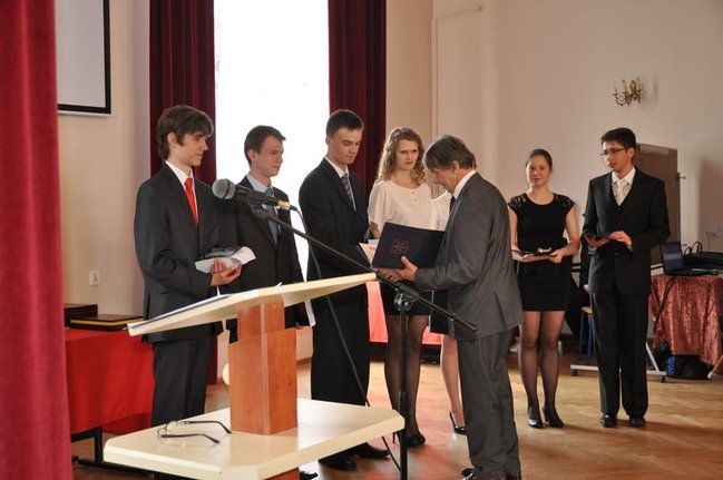 Licea żegnały maturzystów