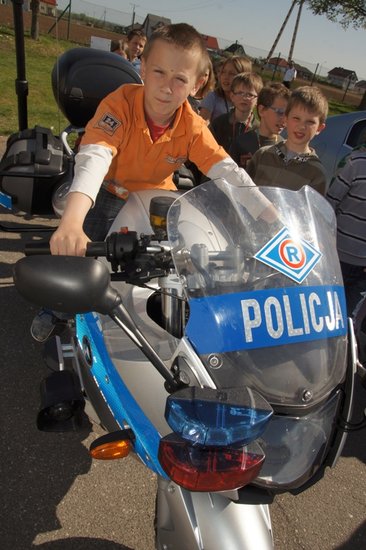Policja na boisku w Grucznie