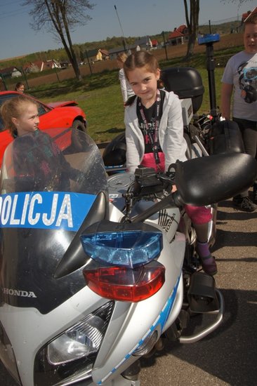 Policja na boisku w Grucznie