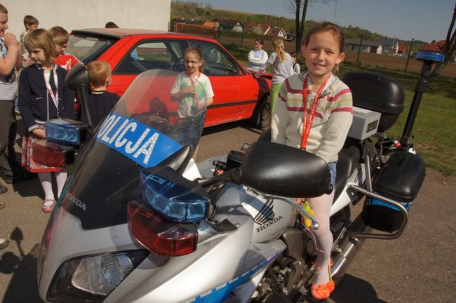 Policja na boisku w Grucznie