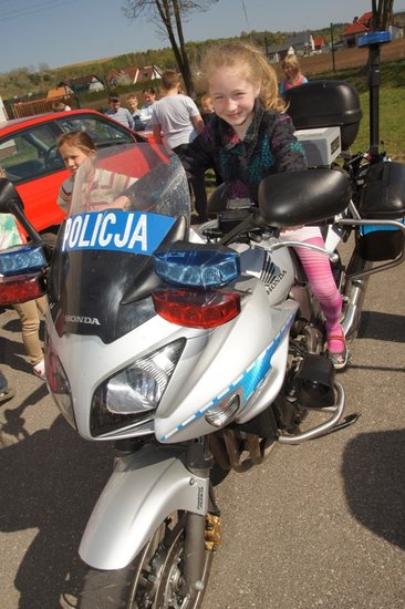 Policja na boisku w Grucznie