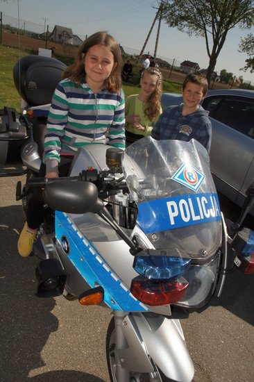 Policja na boisku w Grucznie