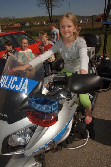 Policja na boisku w Grucznie