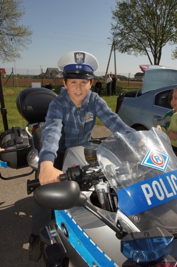 Policja na boisku w Grucznie