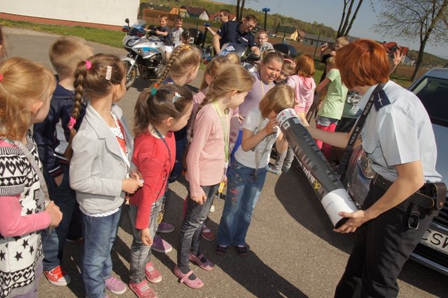 Policja na boisku w Grucznie