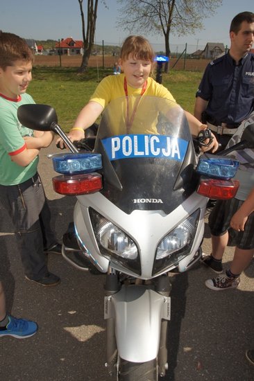 Policja na boisku w Grucznie