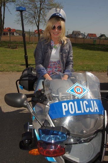 Policja na boisku w Grucznie
