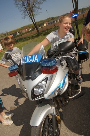 Policja na boisku w Grucznie