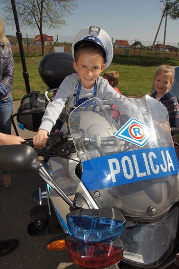 Policja na boisku w Grucznie