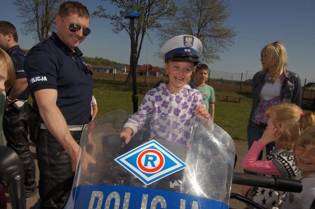 Policja na boisku w Grucznie