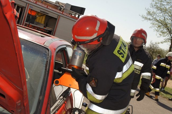 Policja na boisku w Grucznie
