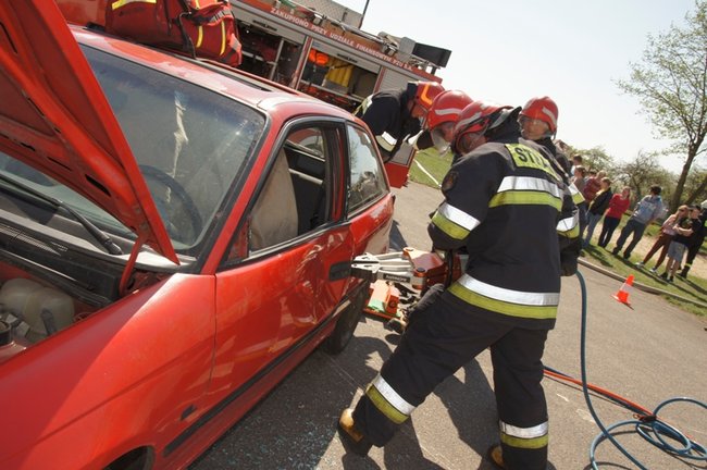 Policja na boisku w Grucznie