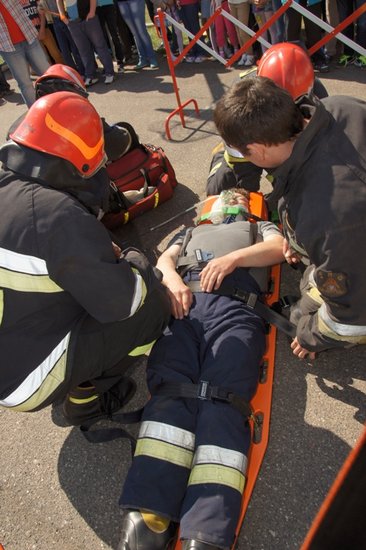 Policja na boisku w Grucznie