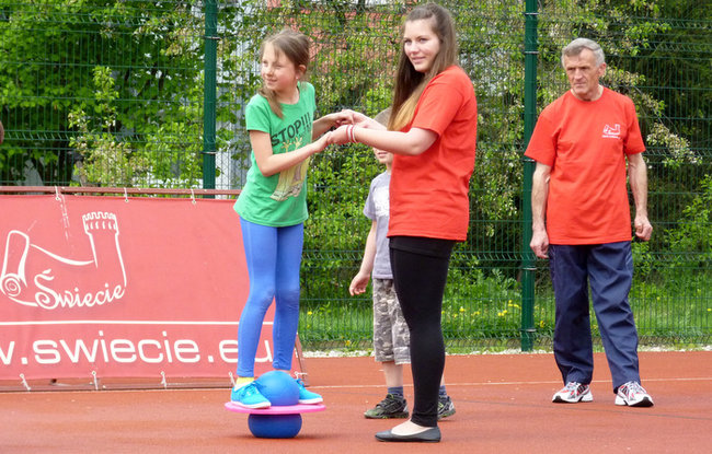 Sport i zabawa na świeckim Orliku