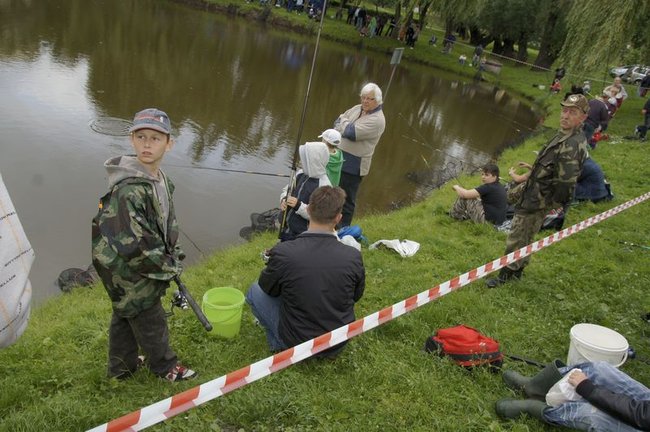 Wędkowali na Dzień Dziecka