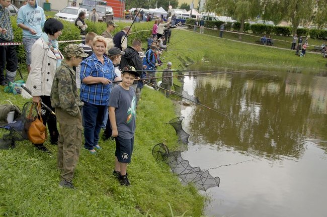 Wędkowali na Dzień Dziecka