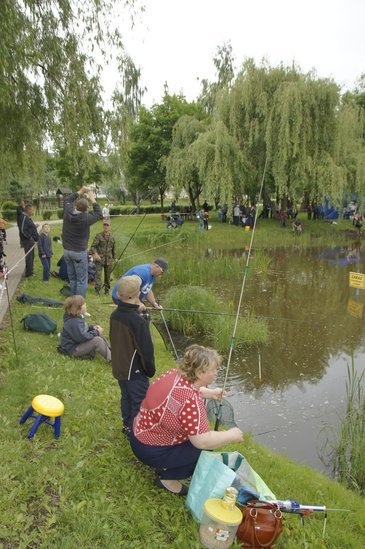 Wędkowali na Dzień Dziecka