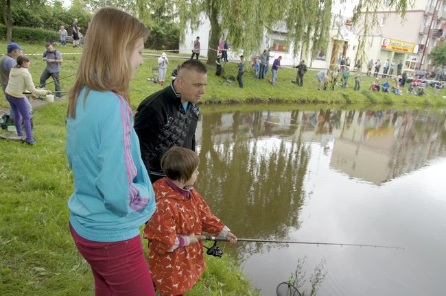 Wędkowali na Dzień Dziecka