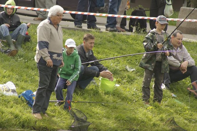 Wędkowali na Dzień Dziecka