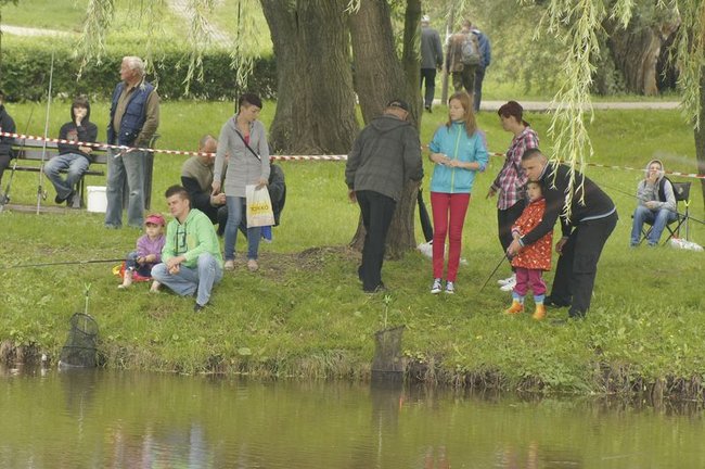 Wędkowali na Dzień Dziecka