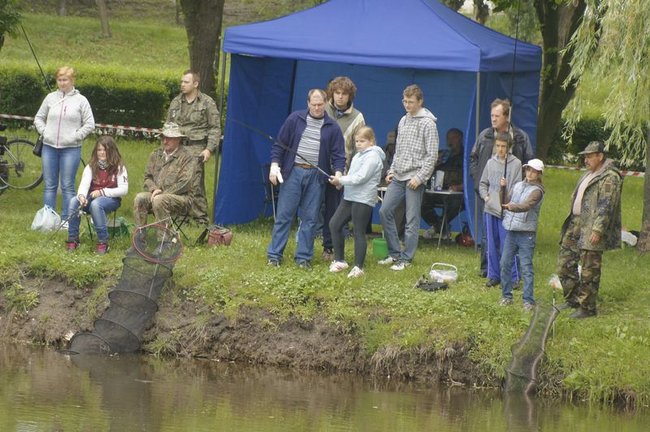 Wędkowali na Dzień Dziecka