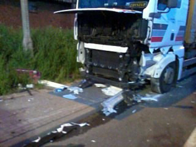 Zmiażdżone volvo