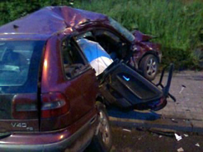 Zmiażdżone volvo