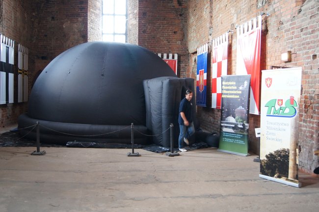 Przez teleskopy można patrzeć też na słońce