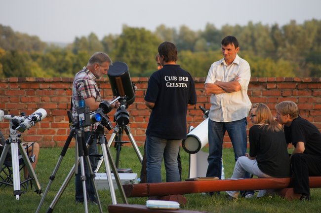 Przez teleskopy można patrzeć też na słońce