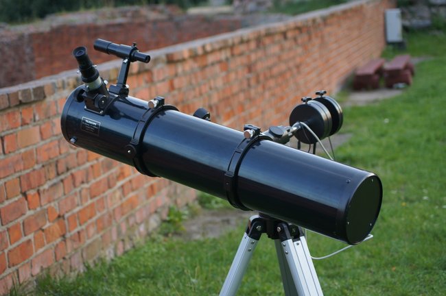 Przez teleskopy można patrzeć też na słońce