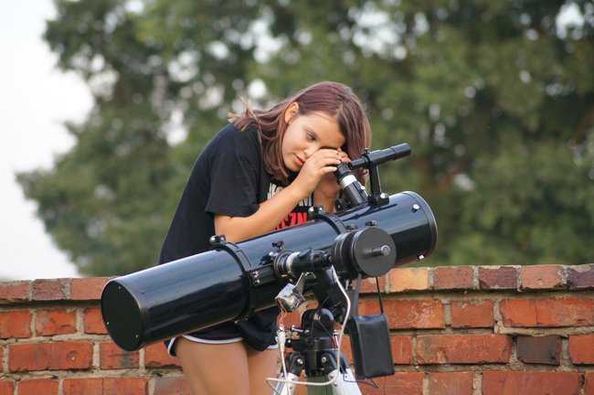 Przez teleskopy można patrzeć też na słońce