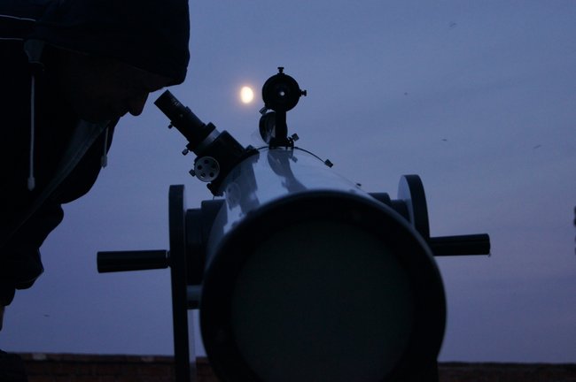 Przez teleskopy można patrzeć też na słońce