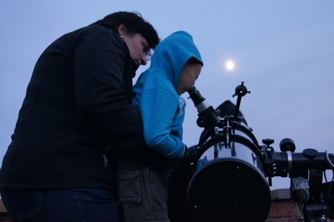 Przez teleskopy można patrzeć też na słońce