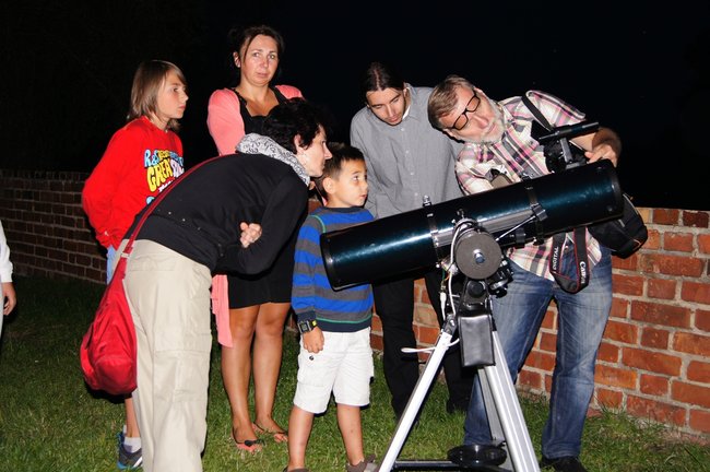 Przez teleskopy można patrzeć też na słońce