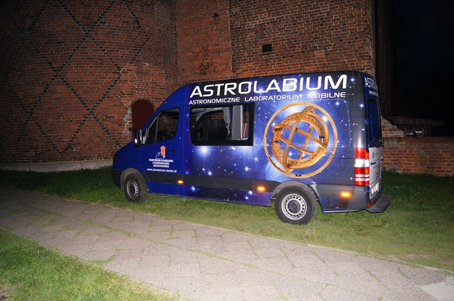 Przez teleskopy można patrzeć też na słońce