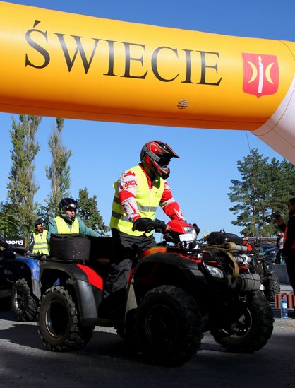 Prawie trzystu zawodników walczyło w kurzu i błocie