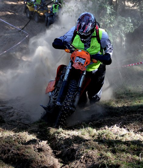 Prawie trzystu zawodników walczyło w kurzu i błocie