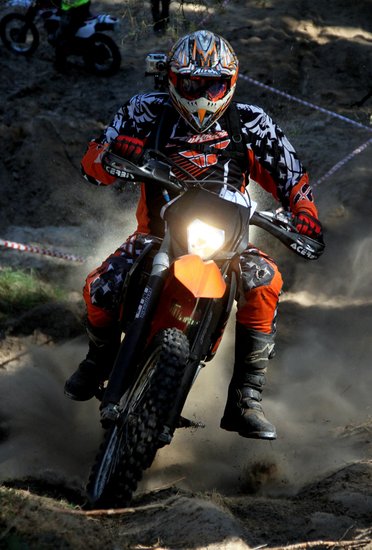 Prawie trzystu zawodników walczyło w kurzu i błocie