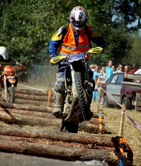 Prawie trzystu zawodników walczyło w kurzu i błocie