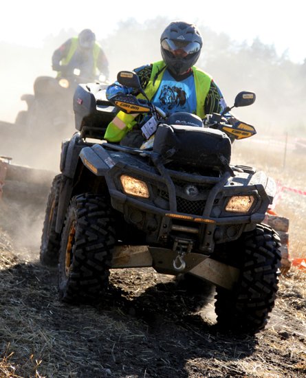 Prawie trzystu zawodników walczyło w kurzu i błocie