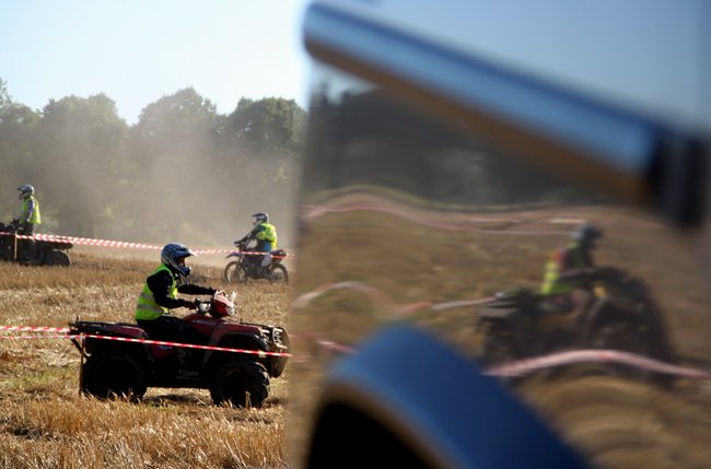 Prawie trzystu zawodników walczyło w kurzu i błocie