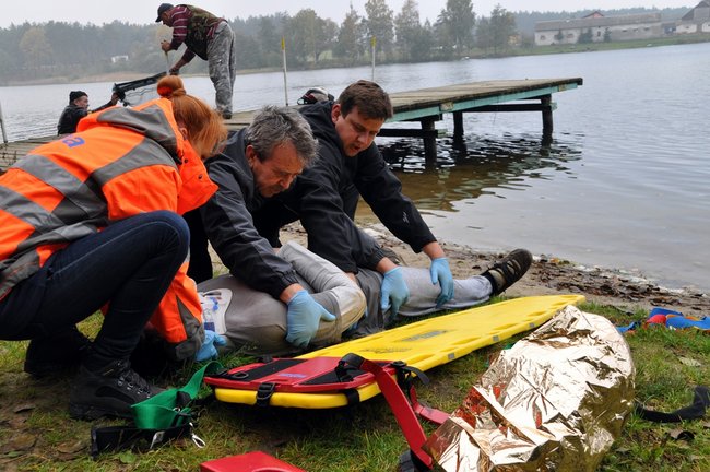 W terenie uczyli się ratować