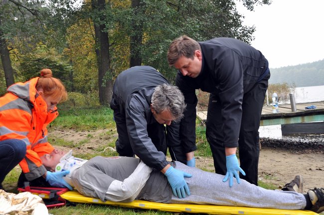 W terenie uczyli się ratować