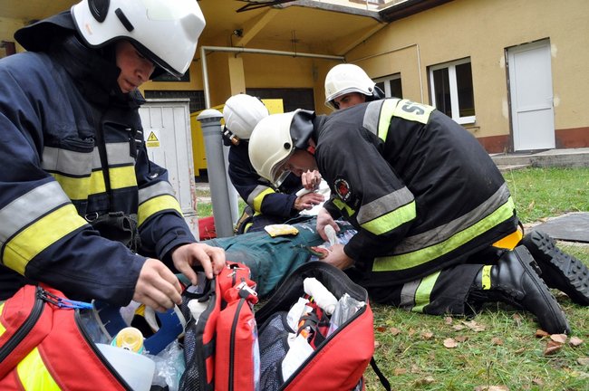W terenie uczyli się ratować