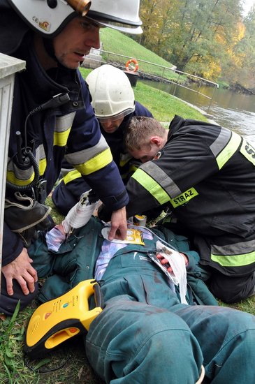 W terenie uczyli się ratować